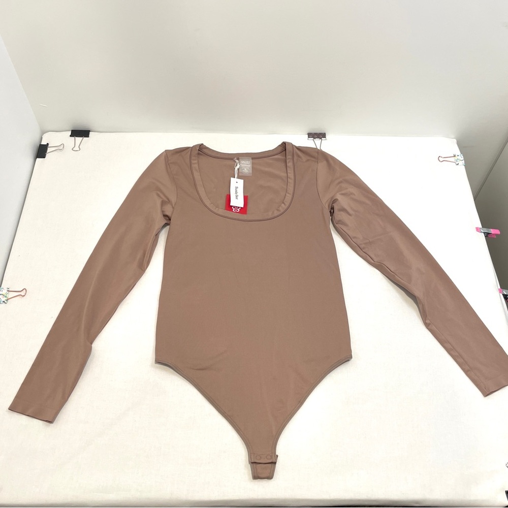 Aritzia Sunday Best Medium Long Sleeve Brown Bodysuit Taupe Sinch Seamless NWT